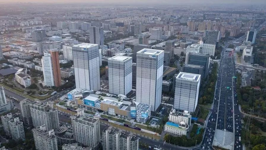 漕河泾开发区招商稳商的核心竞争力：从“空间服务商”到“生态集成商”的40年蝶变